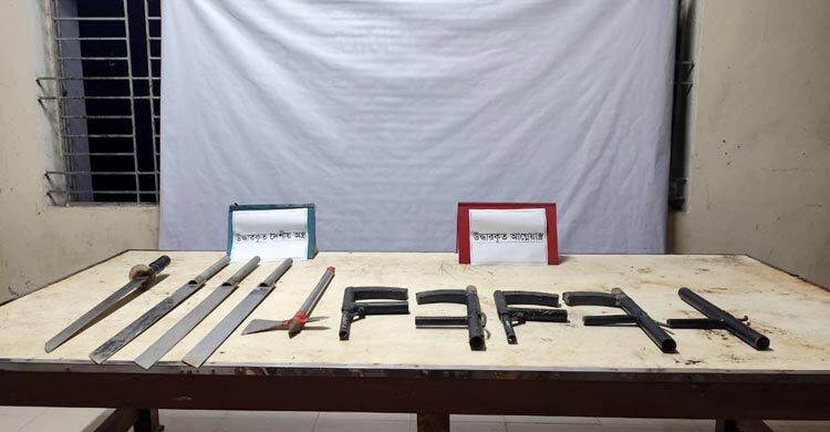 চাঁদপুরে পাঁচটি পাইপগানসহ দেশিয় অস্ত্র উদ্ধার