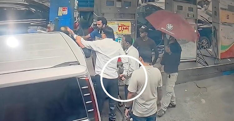 মোহাম্মদপুরে তেল কম দেওয়ায় অস্ত্র দেখিয়ে পাম্প কর্মচারীকে হুমকি