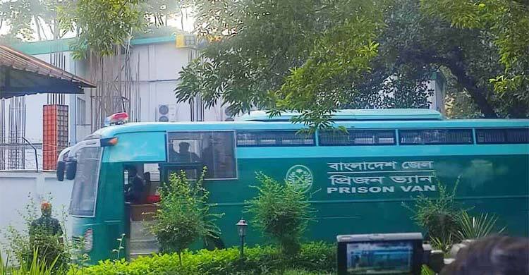 কড়া নিরাপত্তায় ট্রাইব্যুনালে আনা হয়েছে সেনা কর্মকর্তাদের