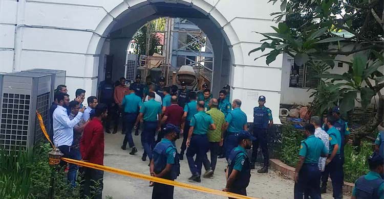 ট্রাইব্যুনালে আনা হয়েছে সেনা কর্মকর্তাদের