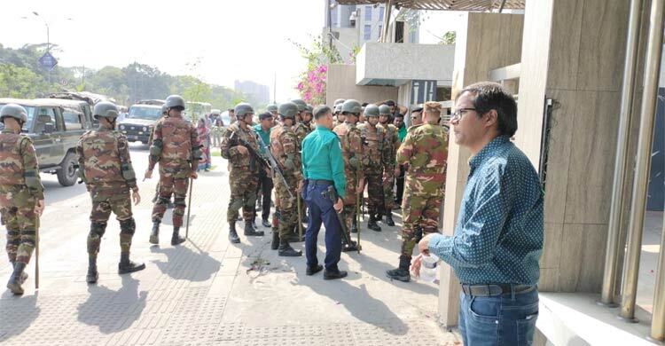 বিএসইসি ঘেরাও, বিশেষ নিরাপত্তায় কার্যালয় ছাড়লেন চেয়ারম্যান