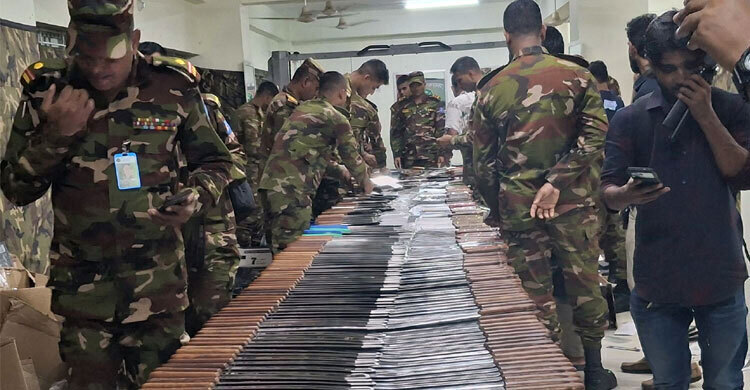 ১১০০ অস্ত্র উদ্ধার: ৯ আসামি রিমান্ডে