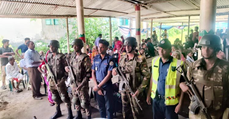 সারাদেশে যৌথ বাহিনীর অভিযানে গ্রেফতার ৫৬