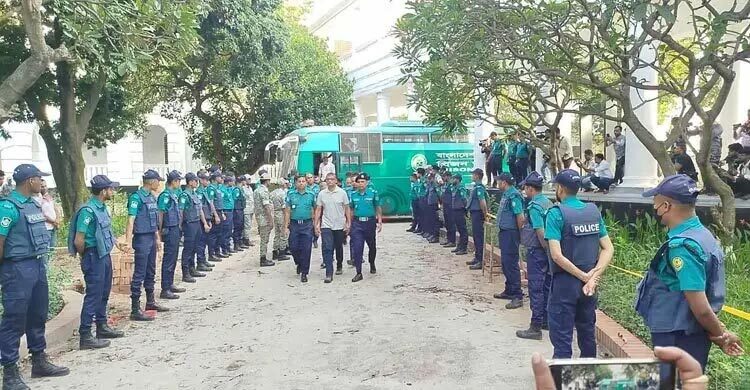সেনা সদর আইন প্রয়োগ না করা পর্যন্ত ১৫ সেনা কর্মকর্তা কর্মরত