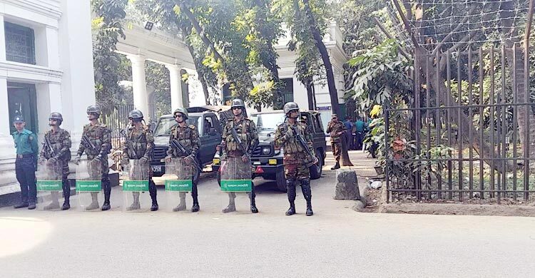 ১০ সেনা কর্মকর্তার হাজিরাকে কেন্দ্র করে কড়া নিরাপত্তা