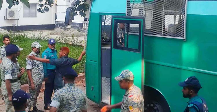 ট্রাইব্যুনালে আনা হয়েছে সেনা কর্মকর্তাদের