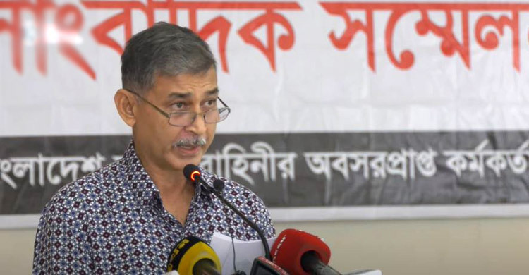 Veterans demand troops return to barracks