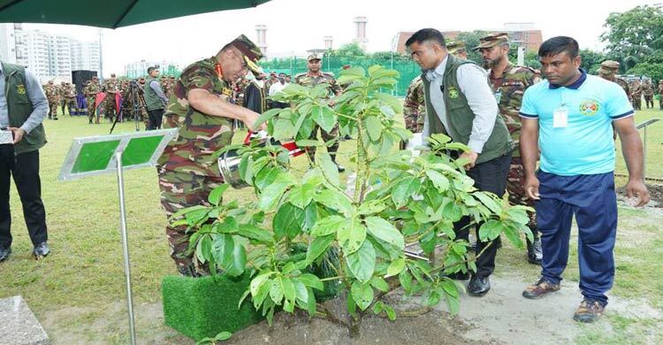 বৃক্ষরোপণ অভিযান উদ্বোধন করলেন সেনাপ্রধান
