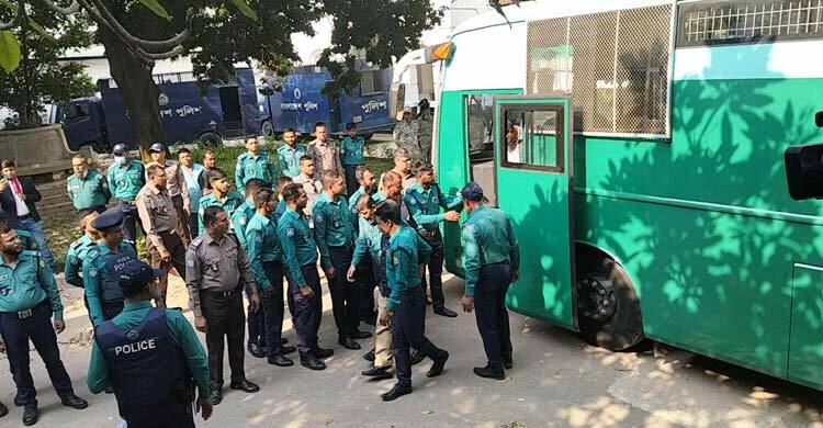 মন্ত্রী-বিচারপতিরা আসতে পারলে আপনারা কেন পারবেন না