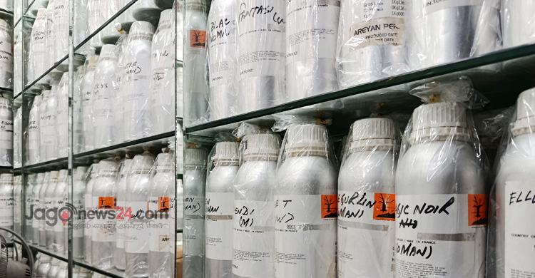 পুরান ঢাকার সুগন্ধি ব্যবসা এখন শতকোটি টাকার