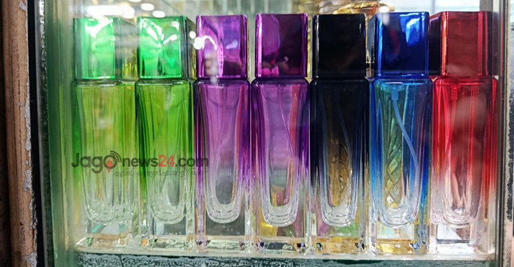 পুরান ঢাকার সুগন্ধি ব্যবসা এখন শতকোটি টাকার