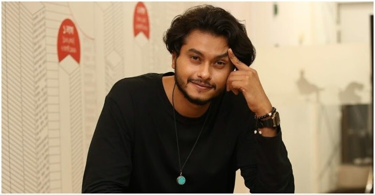 ইফতারে আজও বাবার শেখানো স্টাইলে মুড়ি মাখান আরশ খান