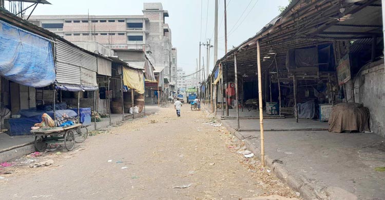 যাত্রাবাড়ী আড়ত, বেশিরভাগ দোকান বন্ধ, পণ্যের সরবরাহ-ক্রেতা কম