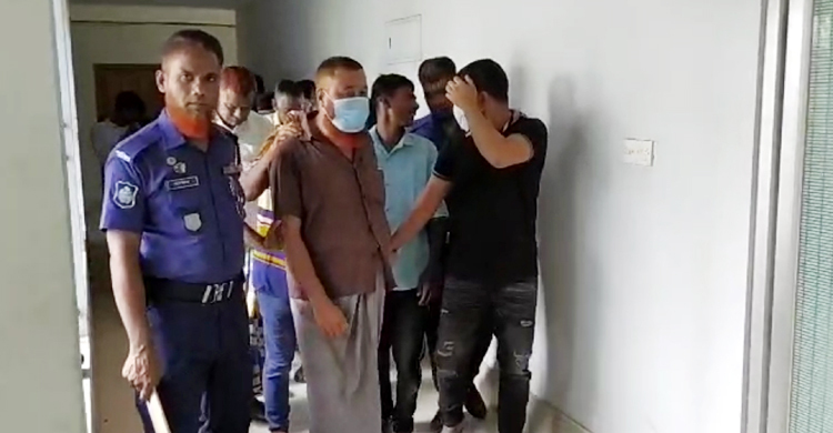 রেলওয়ে ক্লাবে জুয়ার আসর, কাউন্সিলরসহ গ্রেফতার ১৩