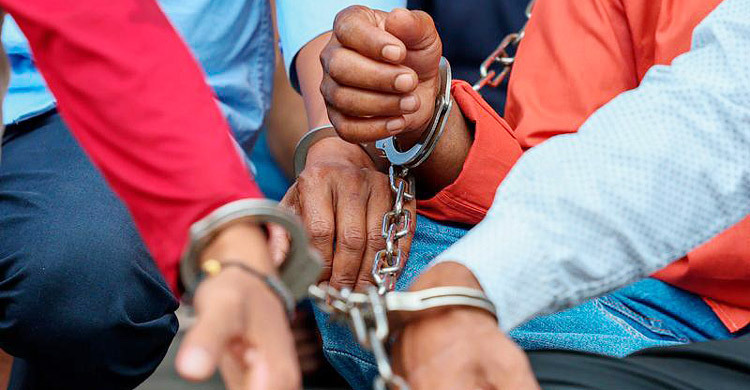 কুষ্টিয়ায় পুলিশের বিশেষ অভিযানে আটক ১৩