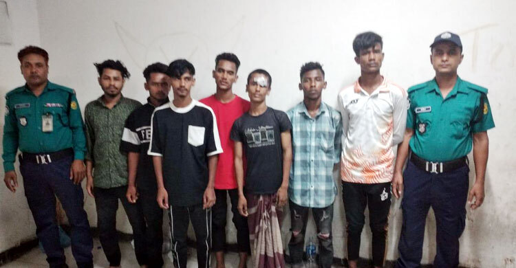 মোহাম্মদপুরে সাঁড়াশি অভিযান, নারীসহ গ্রেফতার ১০