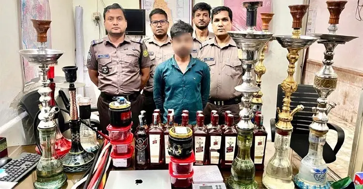 বনানীতে সিসা বারে অভিযান, বিদেশি মদসহ যুবক গ্রেফতার