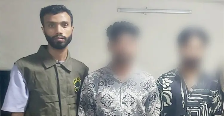 মোহাম্মদপুরে শিক্ষার্থীকে মারধর করে ছিনতাই, দুই যুবক গ্রেফতার