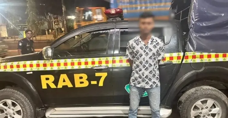 সীতাকুণ্ডের ধর্ষণ মামলার পলাতক আসামি হাটহাজারীতে গ্রেফতার