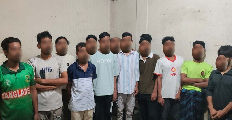 যাত্রাবাড়ী-মুগদায় পুলিশের বিশেষ অভিযানে গ্রেফতার ৩০