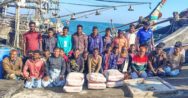 ৩ বোটে মিয়ানমারে সিমেন্ট পাচারের চেষ্টা, বঙ্গোপসাগরে আটক ৩০