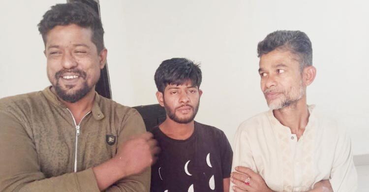 আওয়ামী লীগের চিকা মারার সময় যুবলীগ নেতাসহ আটক ৩