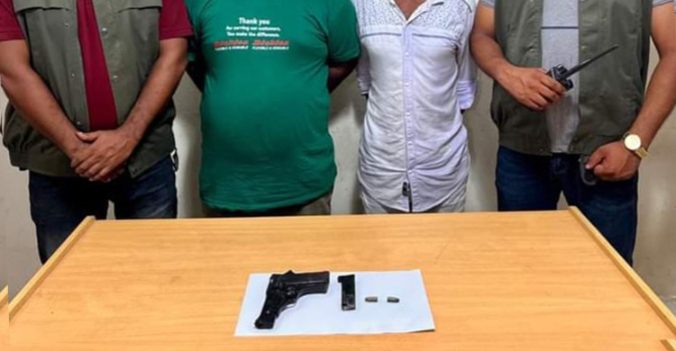 জয়পুরহাটে বিদেশি পিস্তল-গুলিসহ গ্রেফতার ২