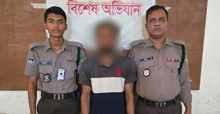 চট্টগ্রামে ফাঁকা গুলি ছুড়ে আতঙ্ক, অস্ত্রসহ যুবক গ্রেফতার