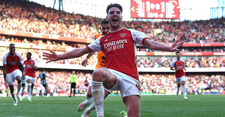 শেষ মুহূর্তে জোড়া গোলে ম্যানইউকে হারালো আর্সেনাল