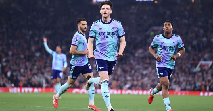 ম্যানইউর সঙ্গে ড্র করে আর্সেনালের শিরোপা স্বপ্ন লাইফসাপোর্টে