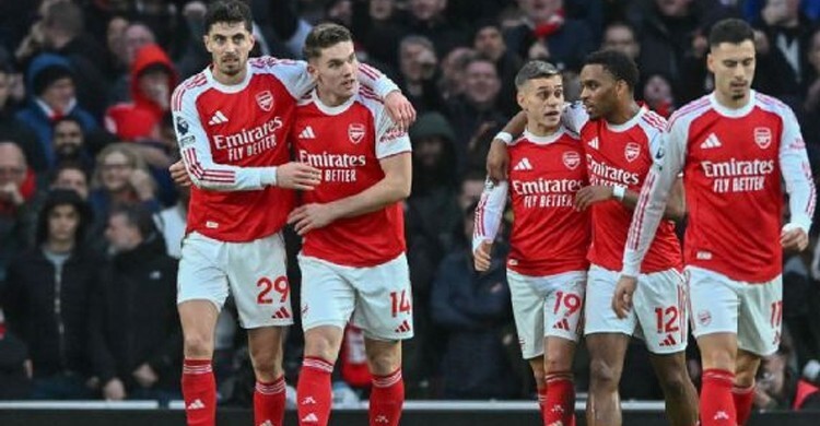 ইয়োকেরেসের জোড়া গোলে ৯ পয়েন্ট এগিয়ে আর্সেনাল