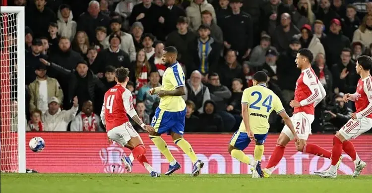 সাউদাম্পটনের কাছে হেরে শিরোপা ডাবলের স্বপ্ন শেষ আর্সেনালের