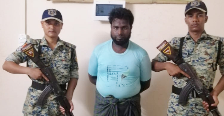 রোহিঙ্গা ক্যাম্প থেকে অস্ত্র-গুলিসহ আরসা কমান্ডার আটক