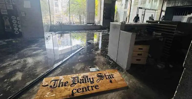 Prothom Alo, Daily Star offices vandalised, torched