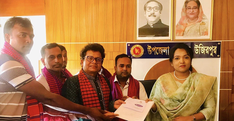 বরিশাল-২ আসনে মনোনয়নপত্র নিলেন সংগীতশিল্পী নকুল কুমার