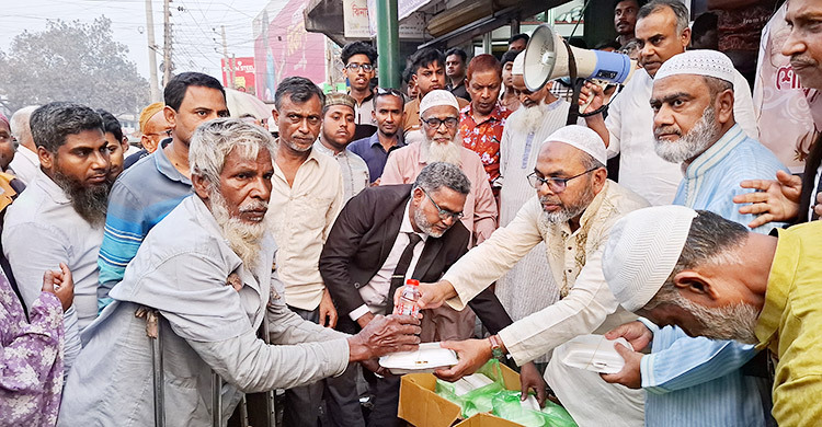 আসাদুজ্জামান আইনমন্ত্রী হওয়ায় ঝিনাইদহে দুস্থদের মাঝে ইফতার বিতরণ