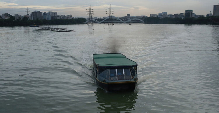 বাড়ছে দূষণের মাত্রা, স্বস্তির হাতিরঝিল এখন হুমকি!
