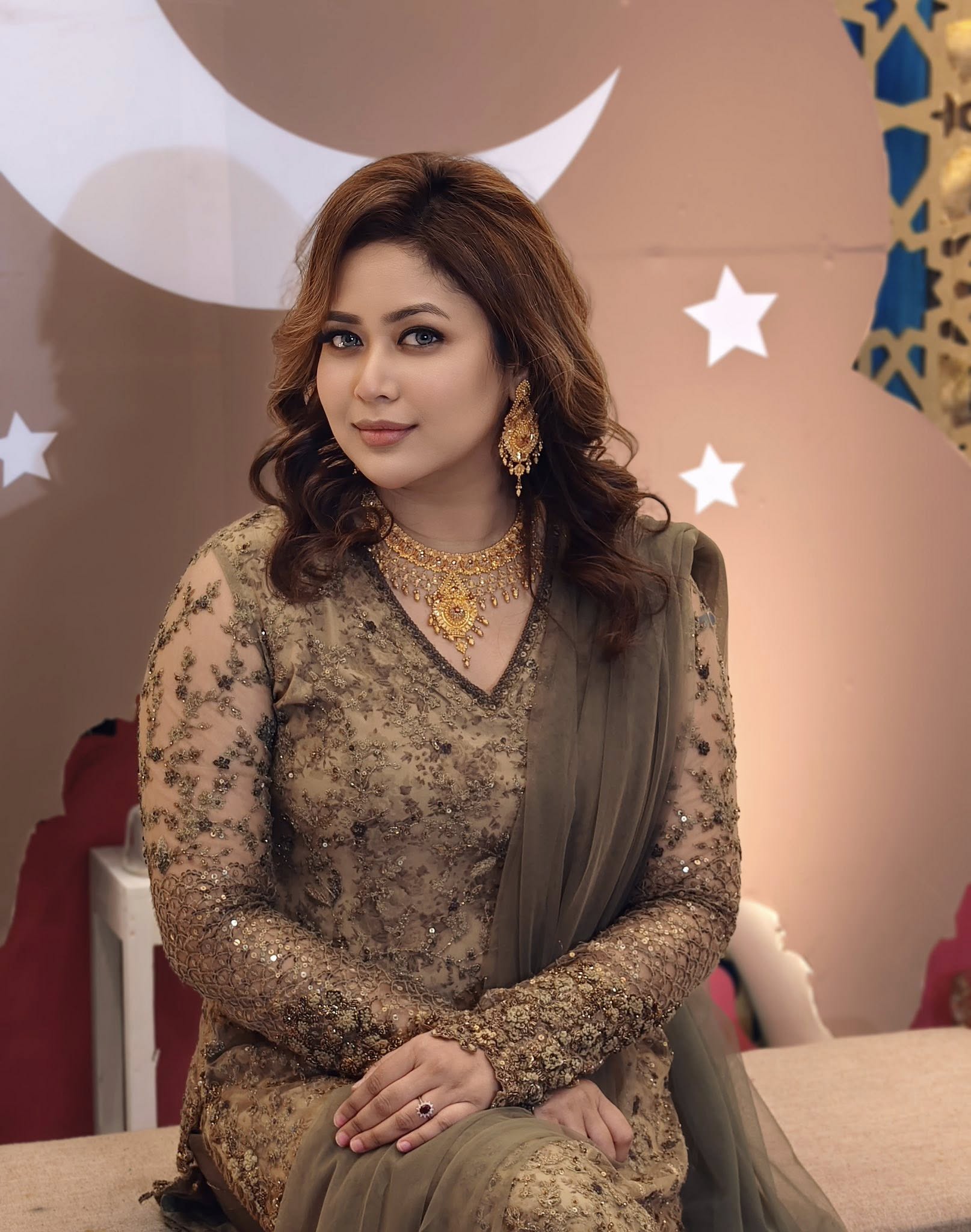 উৎসবের রঙে ভাবনার এলিগ্যান্ট স্টাইল