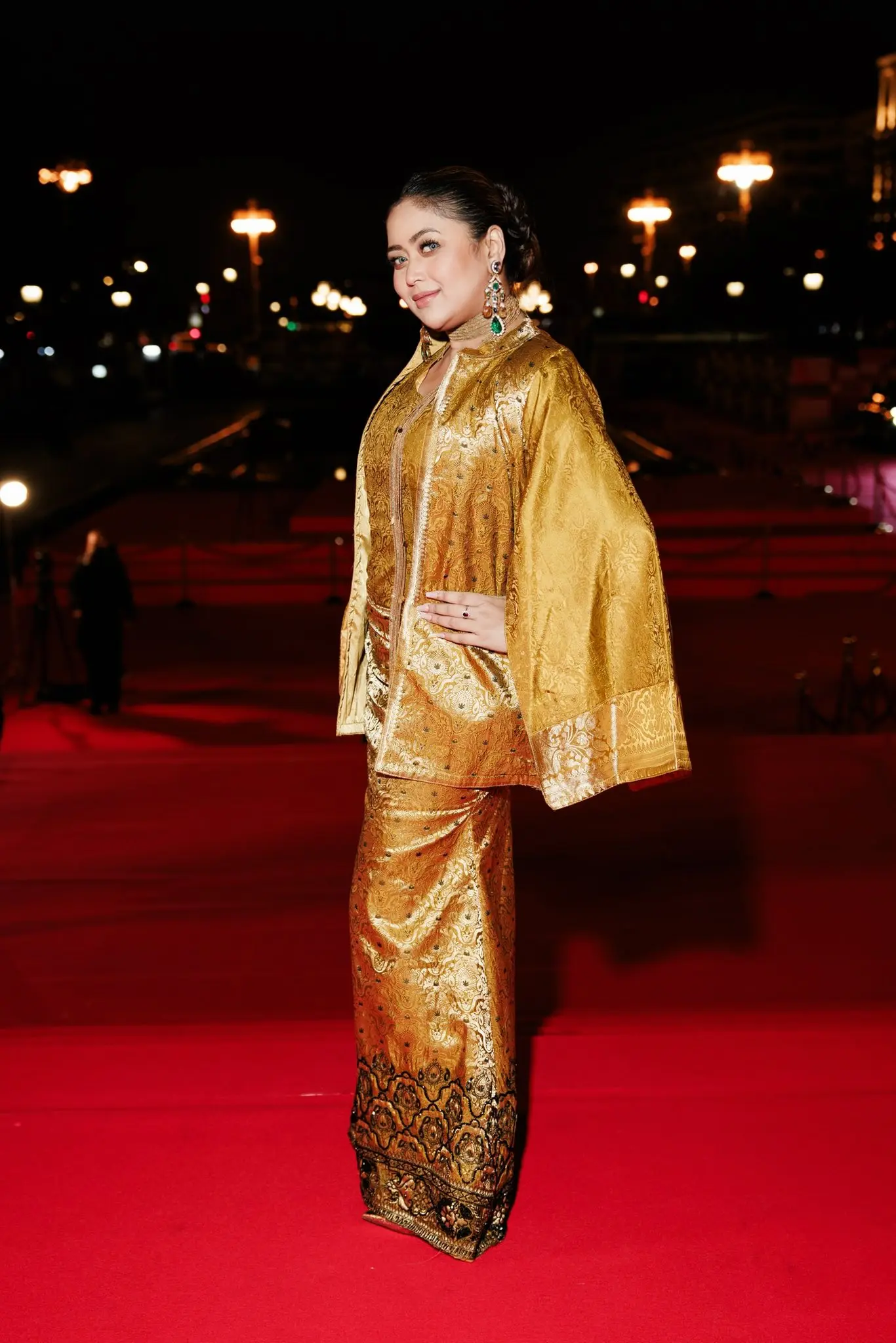 মস্কোর রেড কার্পেটে ভাবনার রাজকীয় ঝলক