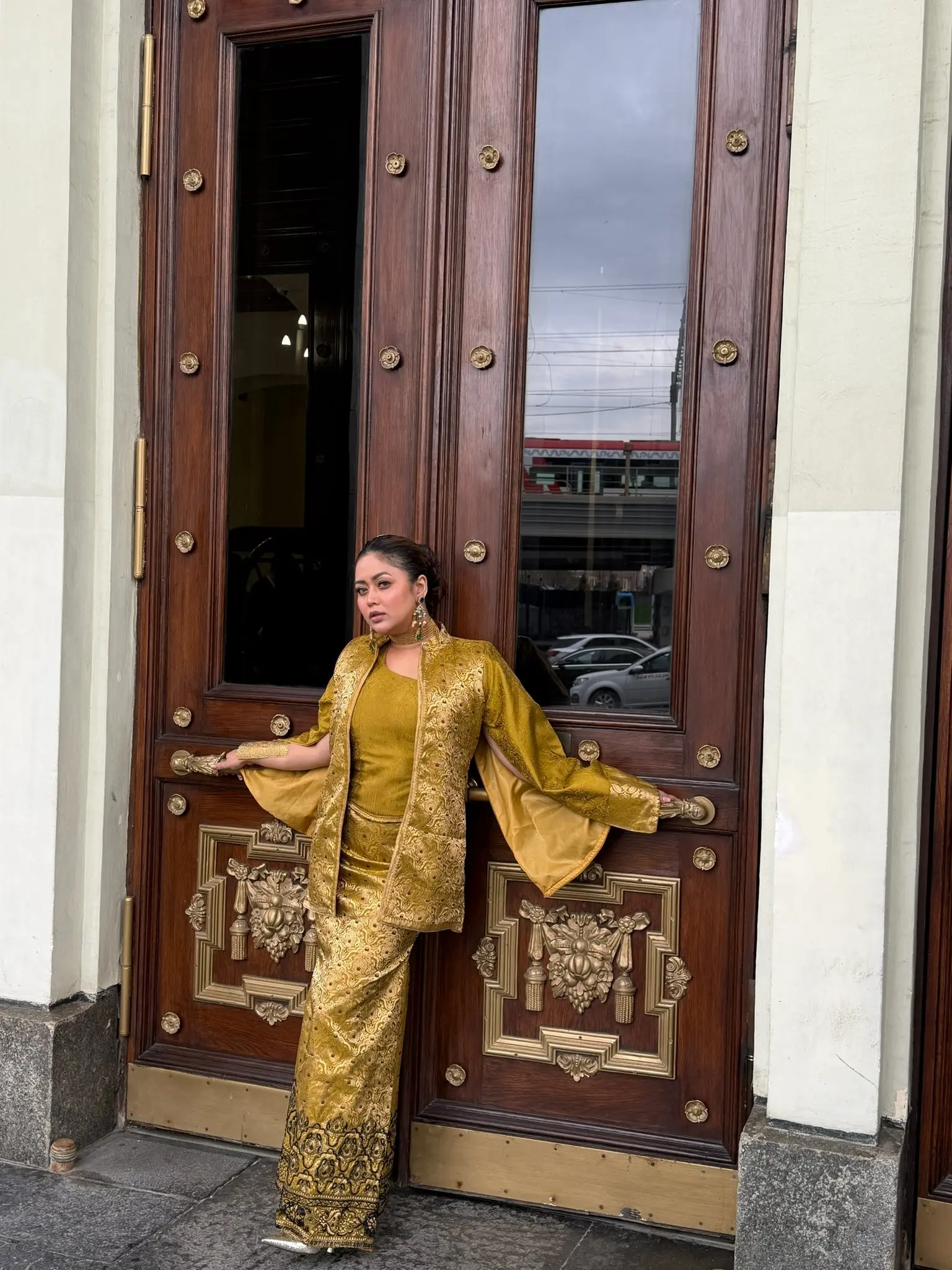 মস্কোর রেড কার্পেটে ভাবনার রাজকীয় ঝলক