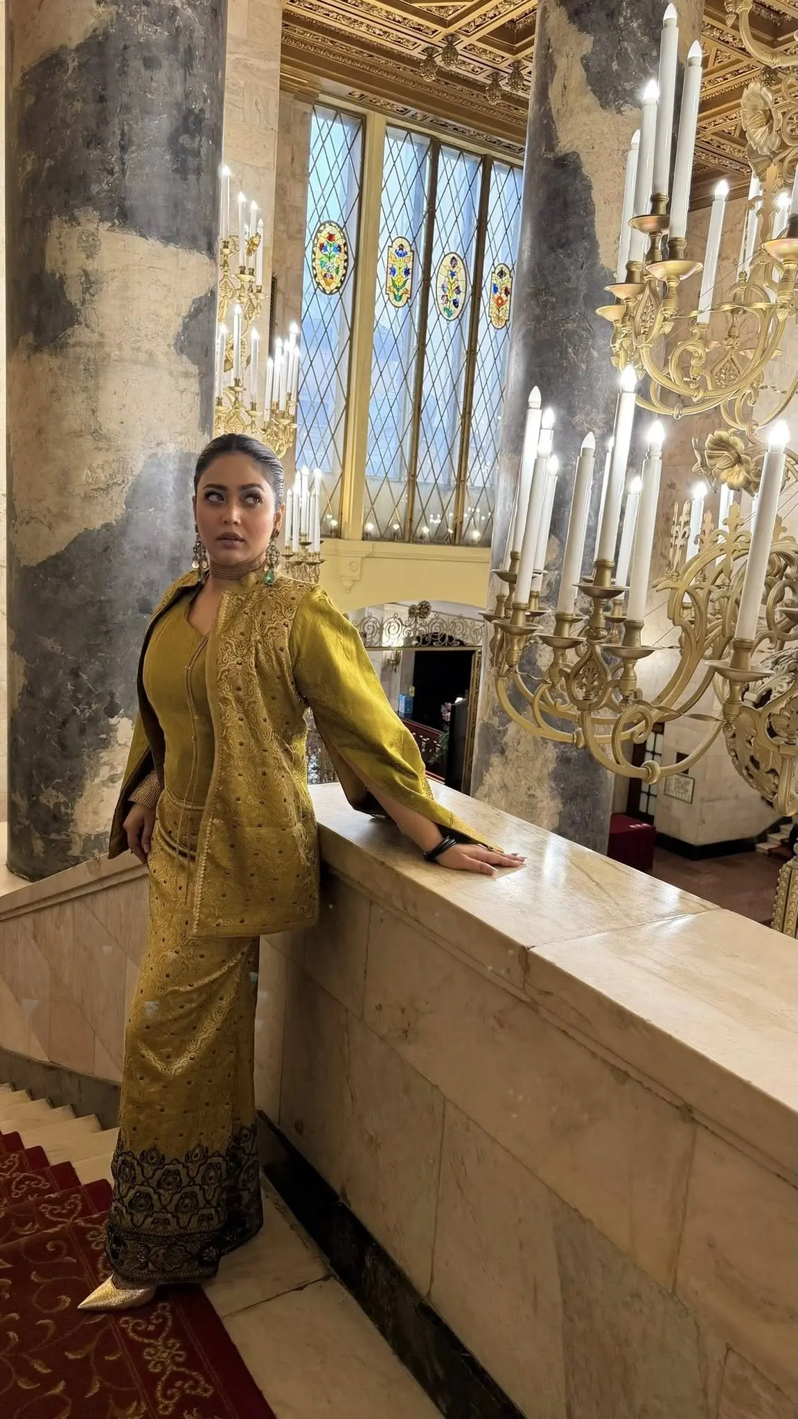 মস্কোর রেড কার্পেটে ভাবনার রাজকীয় ঝলক