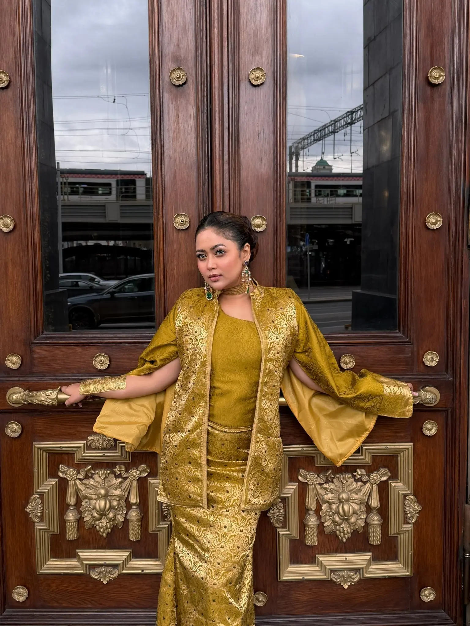 মস্কোর রেড কার্পেটে ভাবনার রাজকীয় ঝলক