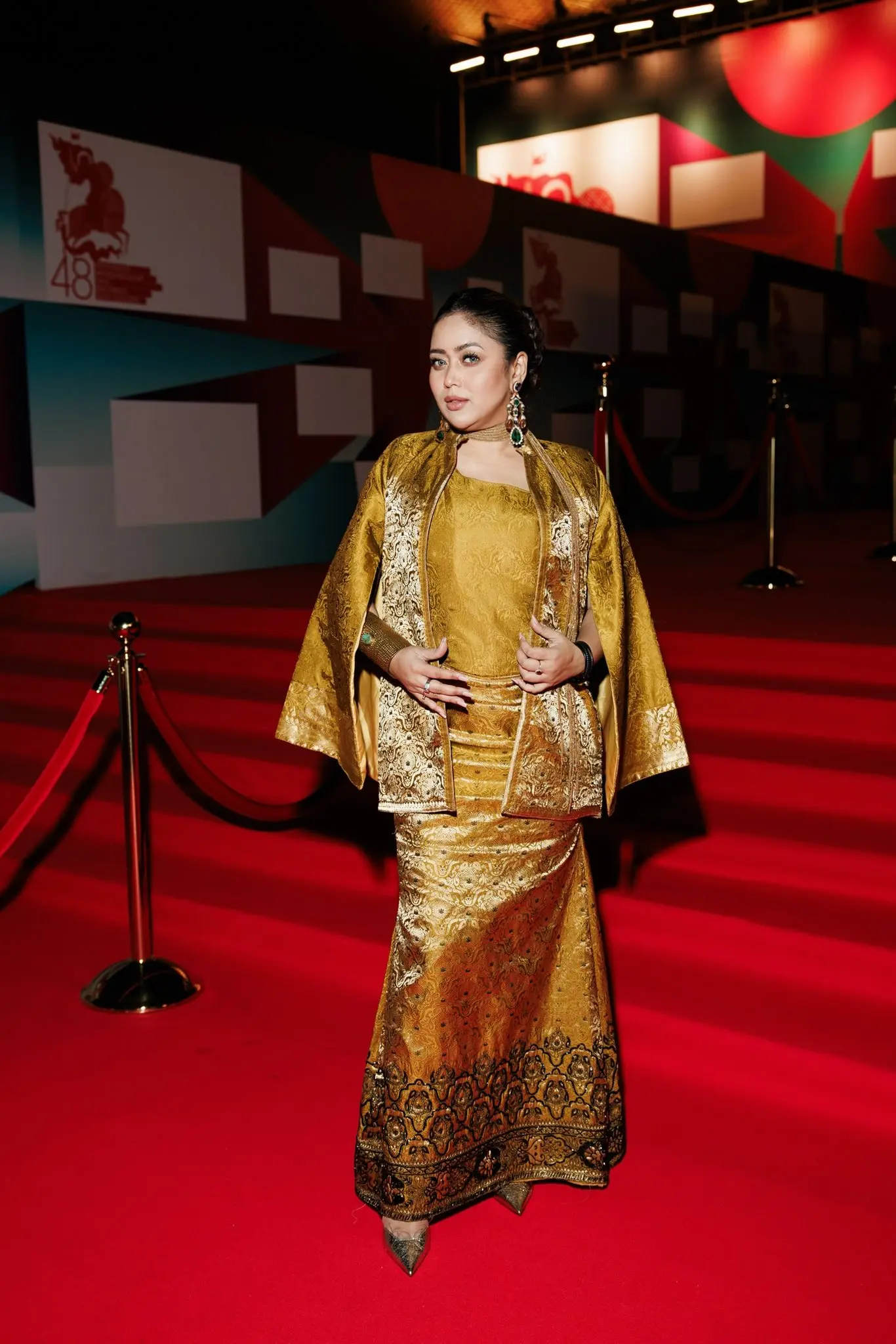 মস্কোর রেড কার্পেটে ভাবনার রাজকীয় ঝলক