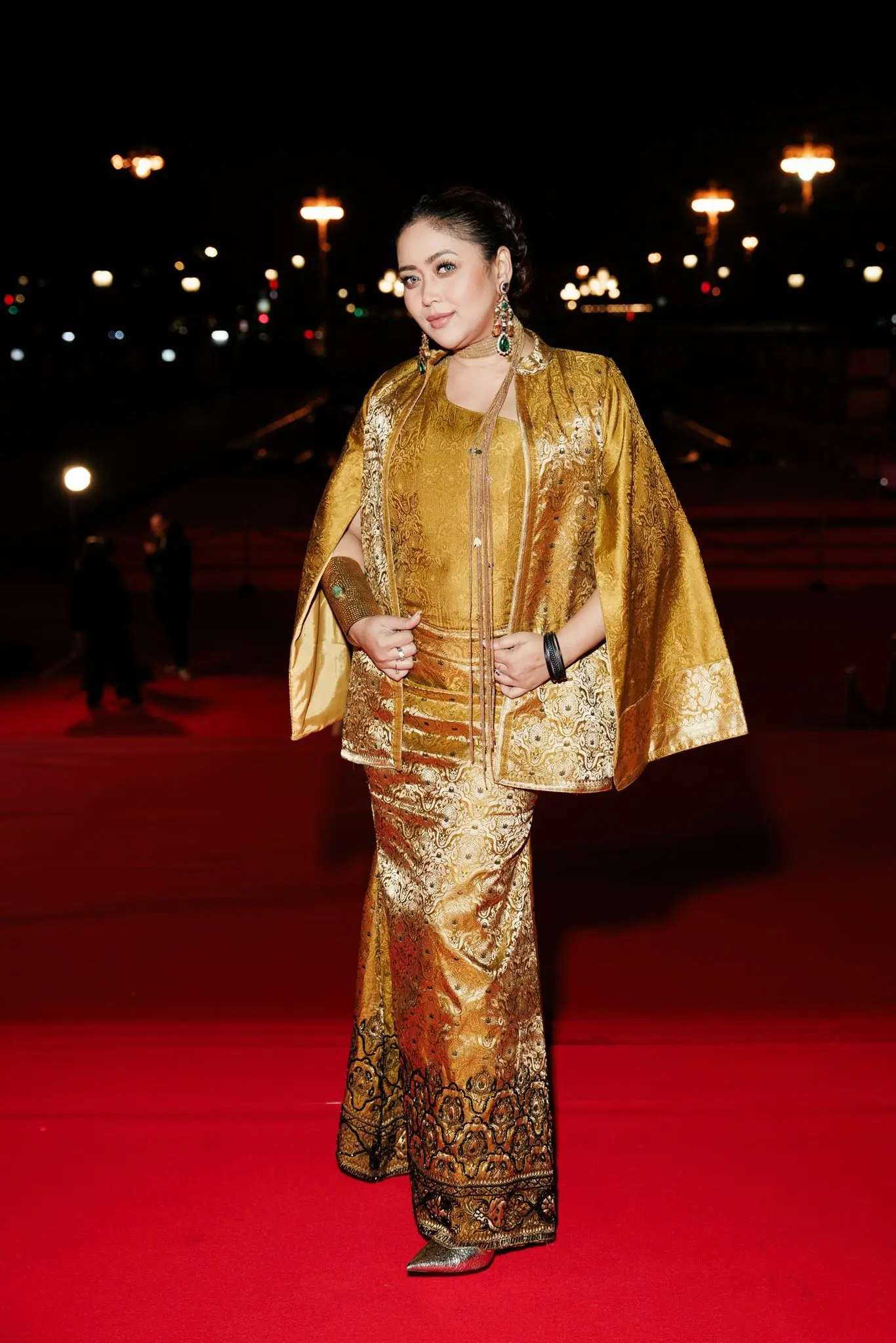 মস্কোর রেড কার্পেটে ভাবনার রাজকীয় ঝলক