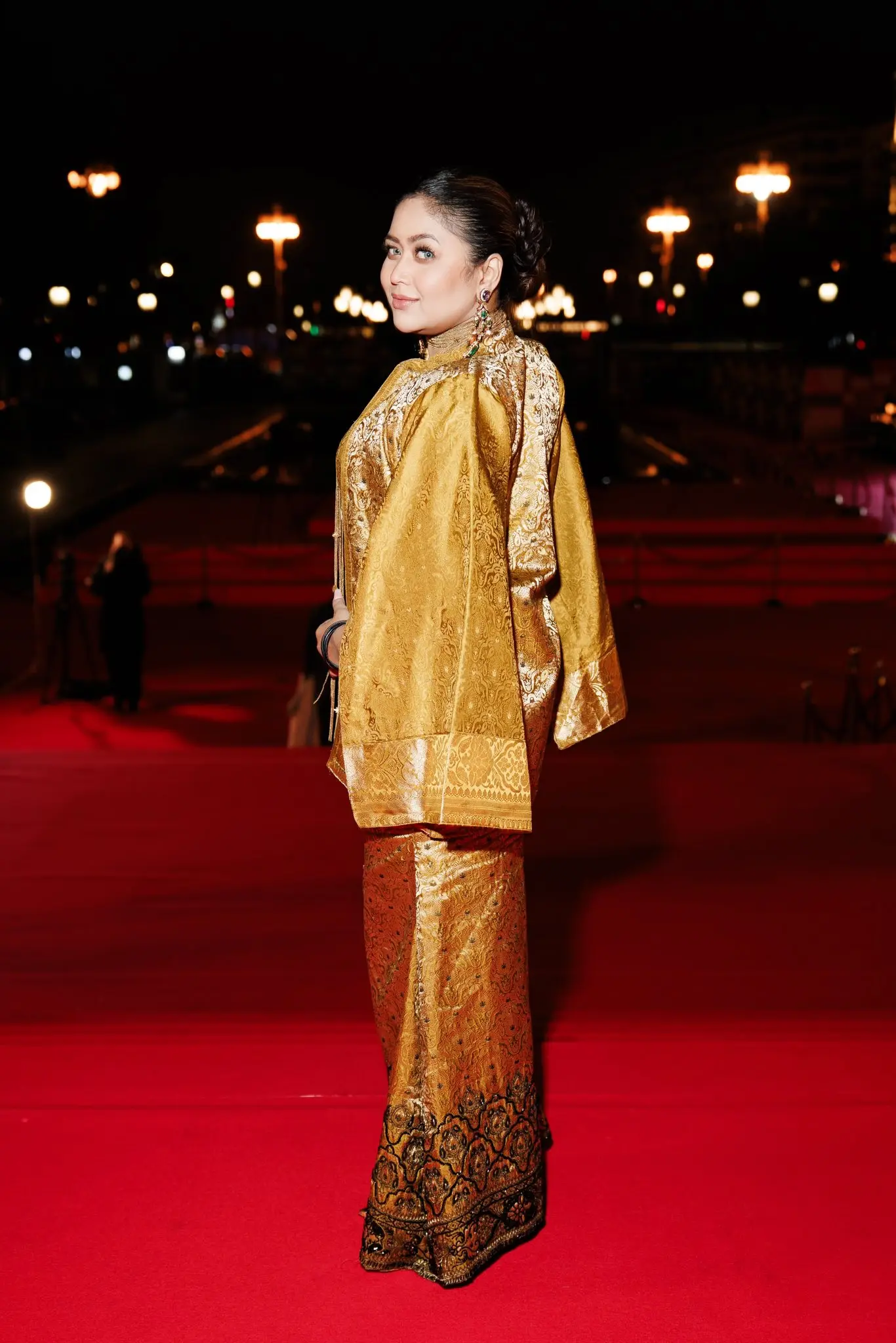 মস্কোর রেড কার্পেটে ভাবনার রাজকীয় ঝলক