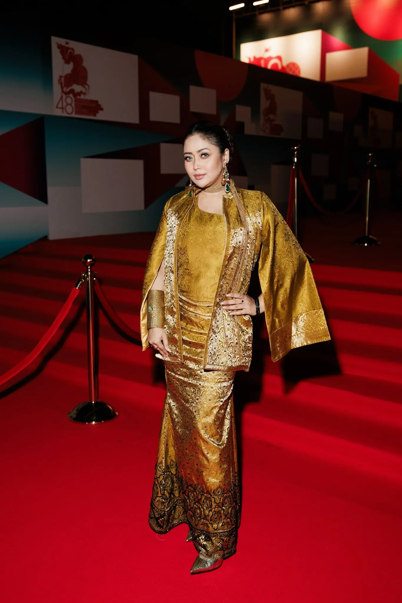 মস্কোর রেড কার্পেটে ভাবনার রাজকীয় ঝলক