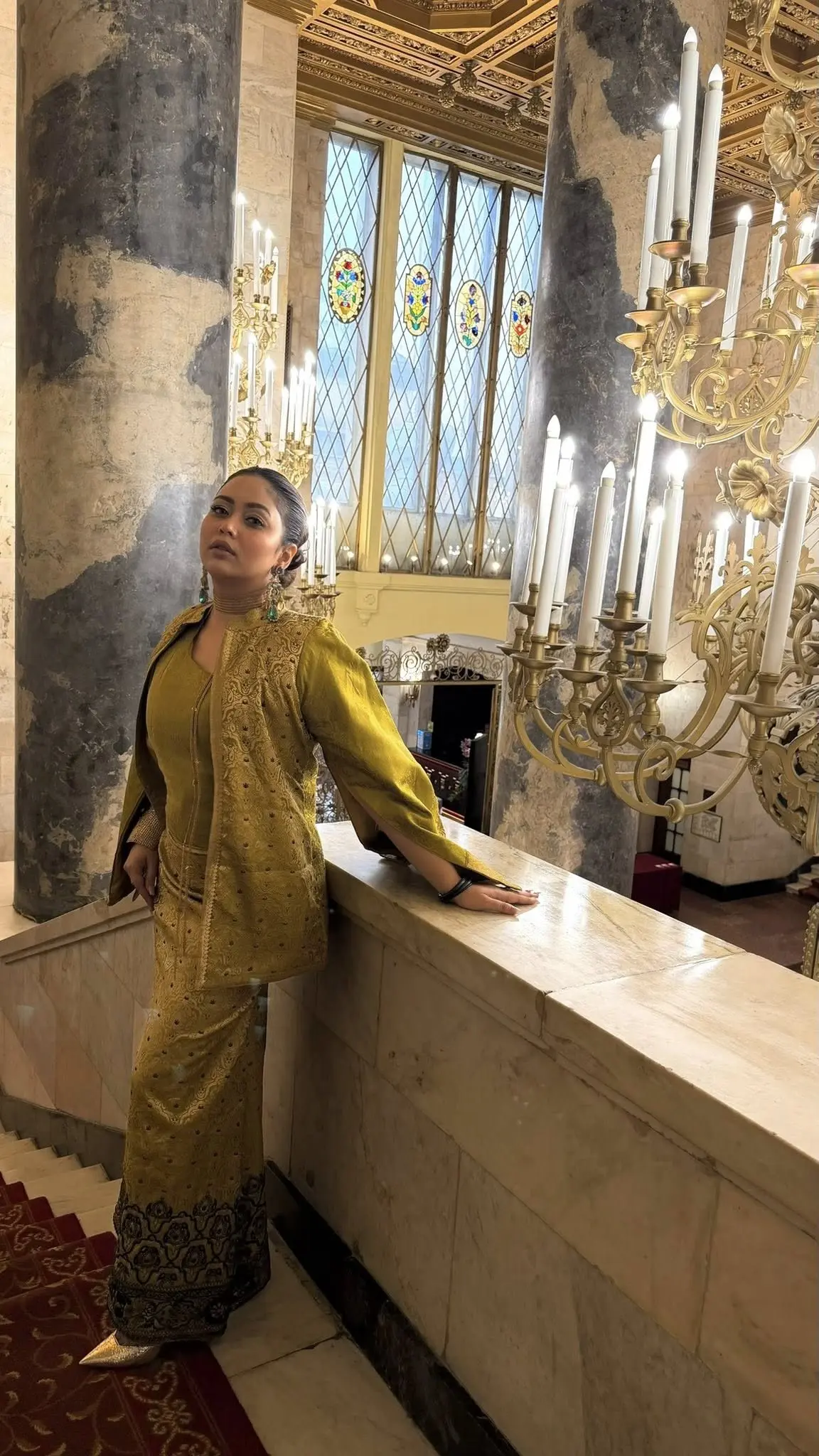 মস্কোর রেড কার্পেটে ভাবনার রাজকীয় ঝলক