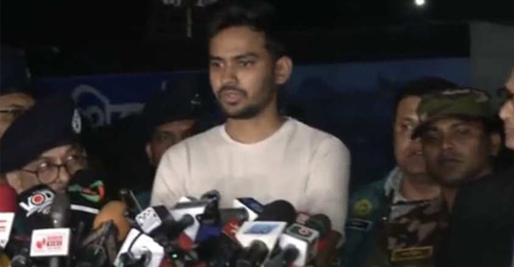 রাজনৈতিক দলের নেতাকর্মীরা ঘোষণা দিয়ে চাঁদাবাজি করছে: আসিফ মাহমুদ