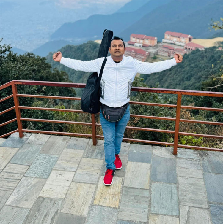 আসিফ আলতাফের মন খারাপের গান ‘ব্যবধান’