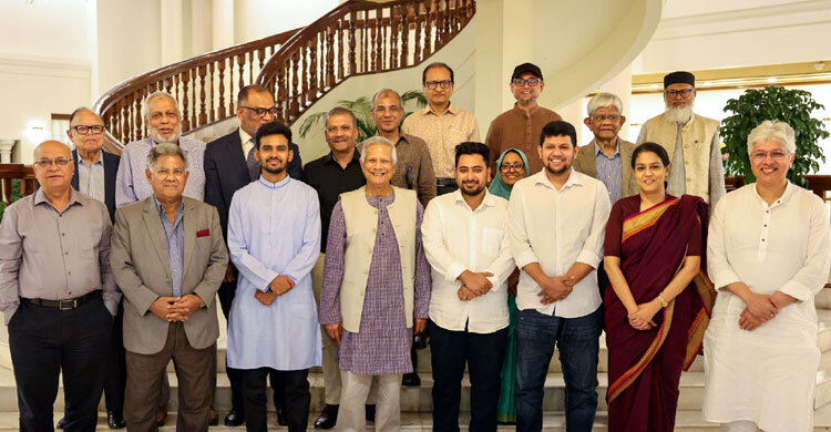 সরকার টিকে আছে জনগণের সমর্থন-সহযোগিতায়: আসিফ মাহমুদ